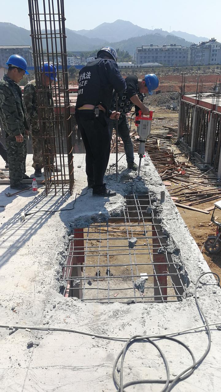 人工拆除，電鎬拆除，